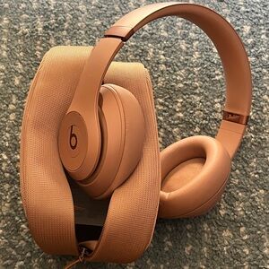 Beats Studio Pro x Kim Kardashian
